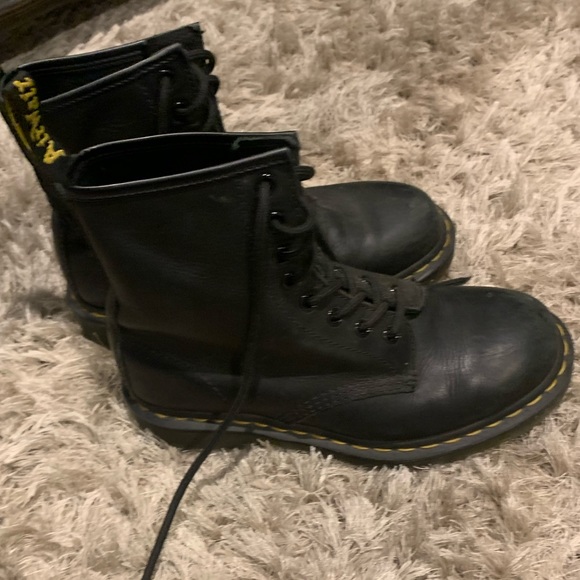 Size 6 only pair of nearly new Docs price is for 1 . My kids don’t wear :( - Picture 5 of 7